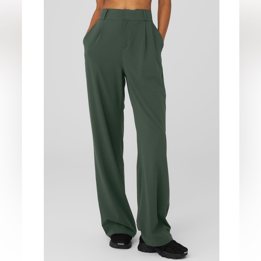 NWT, Alo High-Waist Dreamscape Trouser, retails $148